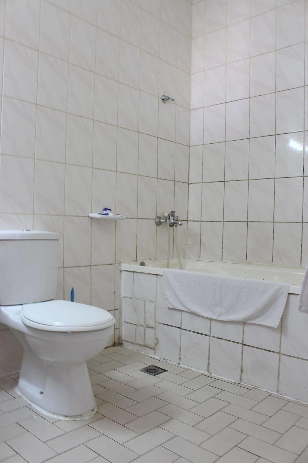 Prestige Hotel Яунде Экстерьер фото
